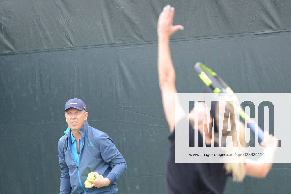 Miami, Florida, United States - GENIE BOUCHARD practices in preparation for the Miami Open in Miami Florida as her coach Thomas Hogstedt looks on. Tennis 2016 - Miami Open - Day 1 - ZUMAl132
