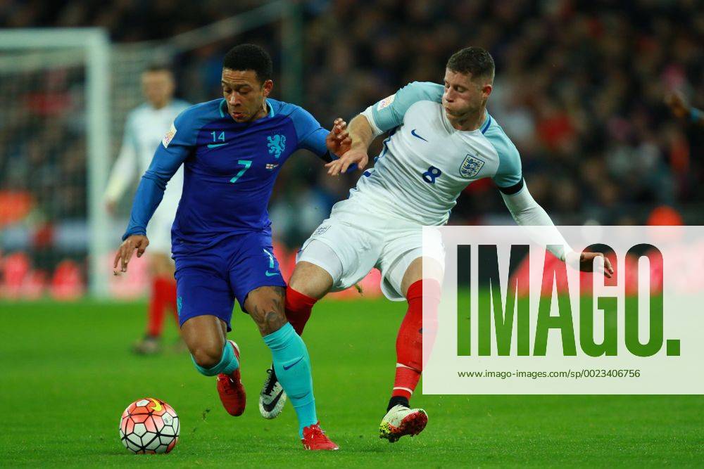 England v Netherlands . . Wembley, London, UK . . 29.03.2016 Memphis Depay (N) Ross Barkley (E)