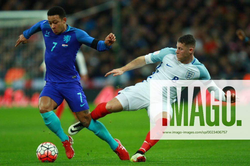England v Netherlands . . Wembley, London, UK . . 29.03.2016 Memphis Depay (N) Ross Barkley (E)