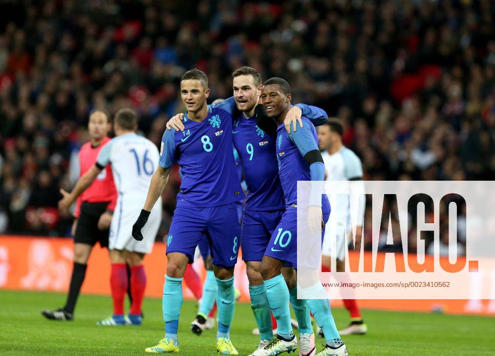 -- Players of the Netherlands celebrate after scoring during the International Friendly Länderspiel Nationalteam Match between England and the Netherlands at Wembley Stadium in London, Britain, on March 29, 2016. England lost 1-2. ) (SP)BRITAIN-LONDON-SOCCER-FRIENDLY MATCH-ENGLAND VS NETHERLANDS HanxYan