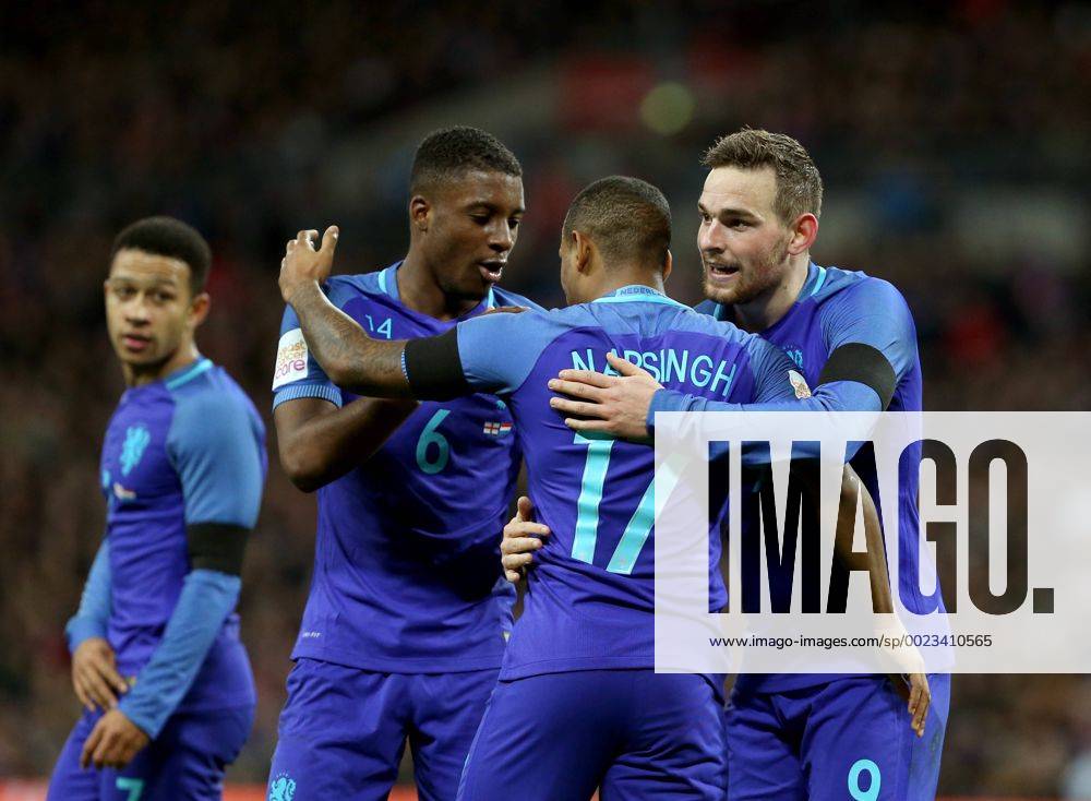 -- Players of the Netherlands celebrate after scoring during the International Friendly Länderspiel Nationalteam Match between England and the Netherlands at Wembley Stadium in London, Britain, on March 29, 2016. England lost 1-2. ) (SP)BRITAIN-LONDON-SOCCER-FRIENDLY MATCH-ENGLAND VS NETHERLANDS HanxYan
