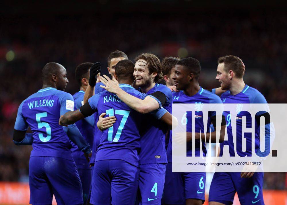 -- Players of the Netherlands celebrate after scoring during the International Friendly Länderspiel Nationalteam Match between England and the Netherlands at Wembley Stadium in London, Britain, on March 29, 2016. England lost 1-2. ) (SP)BRITAIN-LONDON-SOCCER-FRIENDLY MATCH-ENGLAND VS NETHERLANDS HanxYan