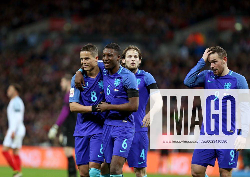 -- Players of the Netherlands celebrate after scoring during the International Friendly Länderspiel Nationalteam Match between England and the Netherlands at Wembley Stadium in London, Britain, on March 29, 2016. England lost 1-2. ) (SP)BRITAIN-LONDON-SOCCER-FRIENDLY MATCH-ENGLAND VS NETHERLANDS HanxYan