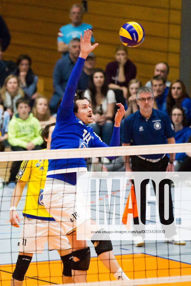 Herrsching Angriff Baptiste Geiler ( 14, Friedrichshafen); Volleyball Bundesliga Herren Play-Off Viertelfinale, Nikolaushalle, Herrsching Germany, 20160331; Partie TSV Herrsching vs VfB Friedrichshafen;