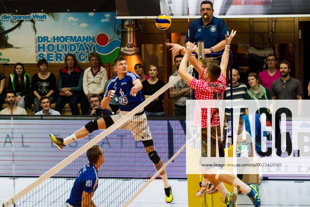 Herrsching Angriff Michal Finger ( 6, Friedrichshafen) gegen den Block von Peter Ondrovic (13 Herrsching); Volleyball Bundesliga Herren Play-Off Viertelfinale, Nikolaushalle, Herrsching Germany, 20160331; Partie TSV Herrsching vs VfB Friedrichshafen;