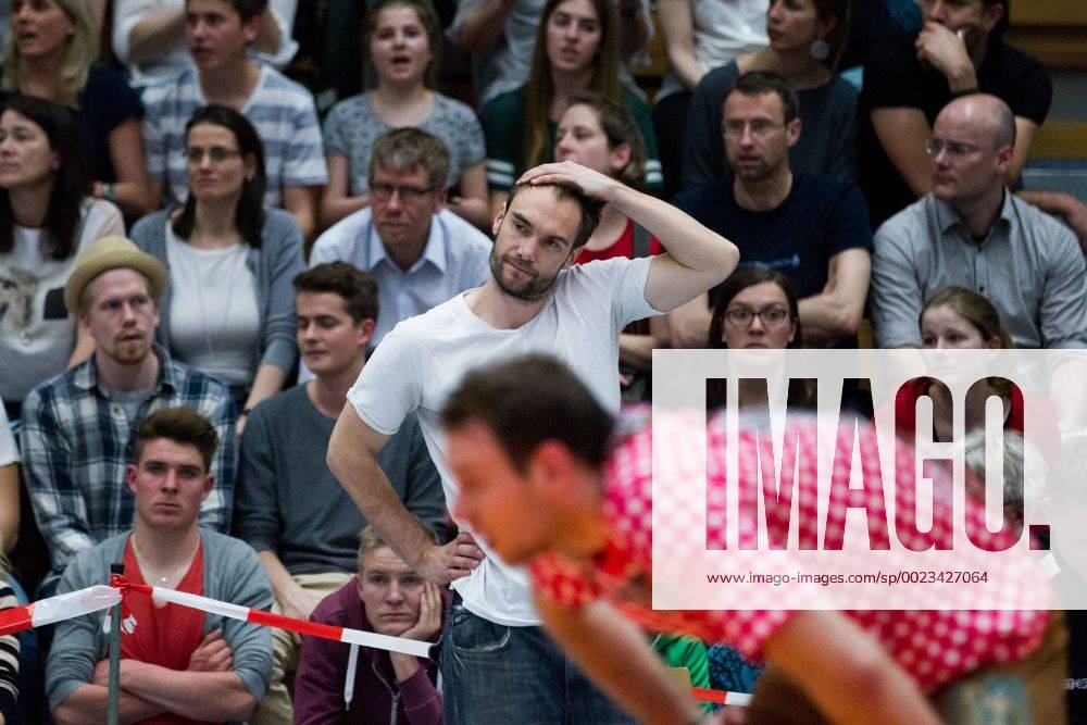 Herrsching Maximilian Hauser (Trainer Coach Herrsching) rauft sich die Haare; Volleyball Bundesliga Herren Play-Off Viertelfinale, Nikolaushalle, Herrsching Germany, 20160331; Partie TSV Herrsching vs VfB Friedrichshafen;