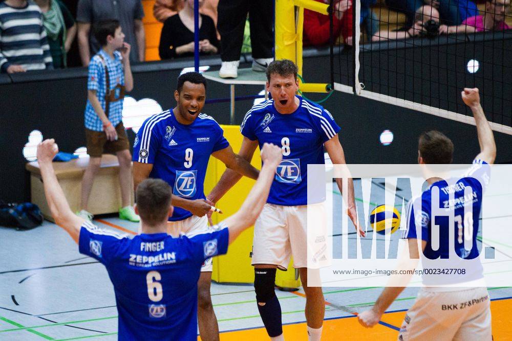 Herrsching Jubel Marc Anthony Honore ( 9, Friedrichshafen) und Bj?rn Andrae ( 8, Friedrichshafen); Volleyball Bundesliga Herren Play-Off Viertelfinale, Nikolaushalle, Herrsching Germany, 20160331; Partie TSV Herrsching vs VfB Friedrichshafen;