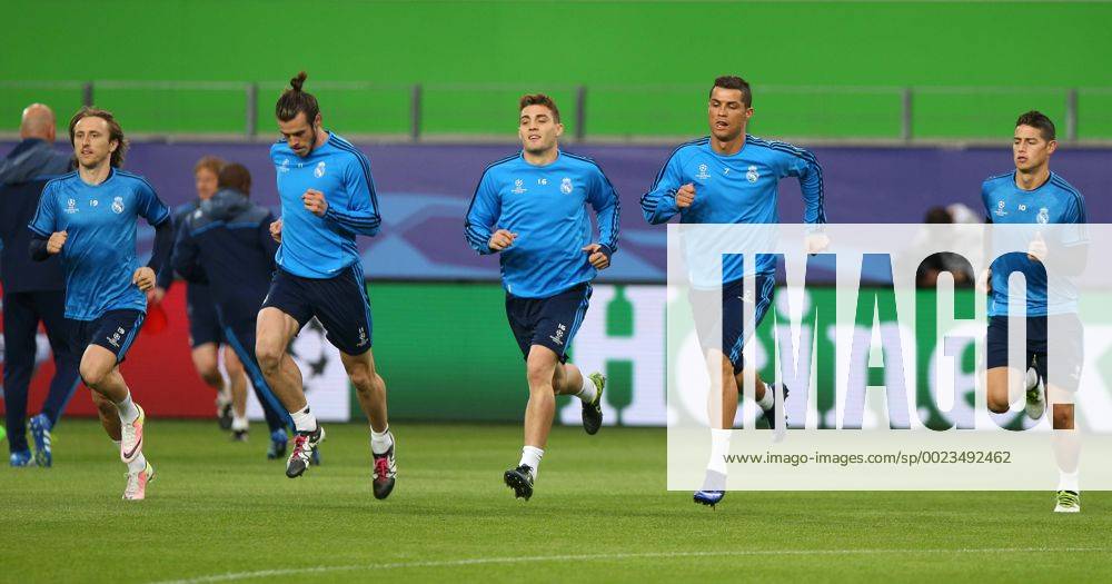 Wolfsburg VfL vs Real Madrid, CL Vorberichte Wolfsburg, Deutschland. 05.04.2016, FUßBALL - VfL Wolfsburg vs Real Madrid C.F. , Champions League, Training, Viertelfinale, Saison 2015-2016, Volkswagen Arena. Bild zeigt: Luka Modric (Real Madrid), Gareth Bale (Real Madrid), Cristiano Ronaldo (Real Madrid),