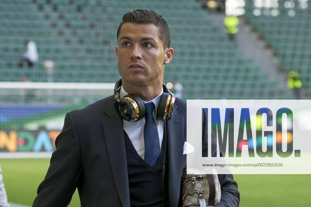 Aus UEFA Champions League Viertelfinale Hinspiel VfL Wolfsburg gegen Real Madrid am 06.04.2016 in der VW Arena. Im Foto: Ronaldo bei Ankunft
