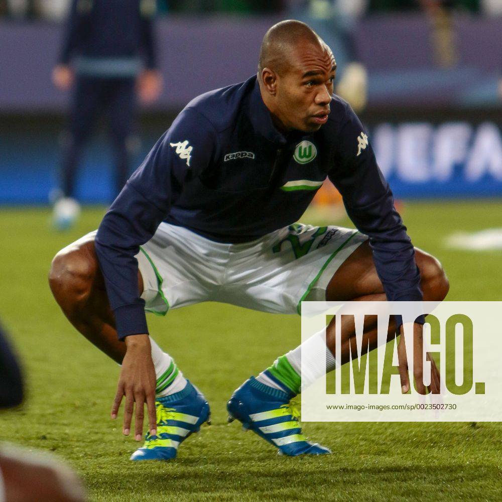 - SPORT Fußball, UEFA Champions League, VfL Wolfsburg - Real Madrid CF; Naldo (Wolfsburg, 25) Freisteller, Einzelbild, Aktion, action.
