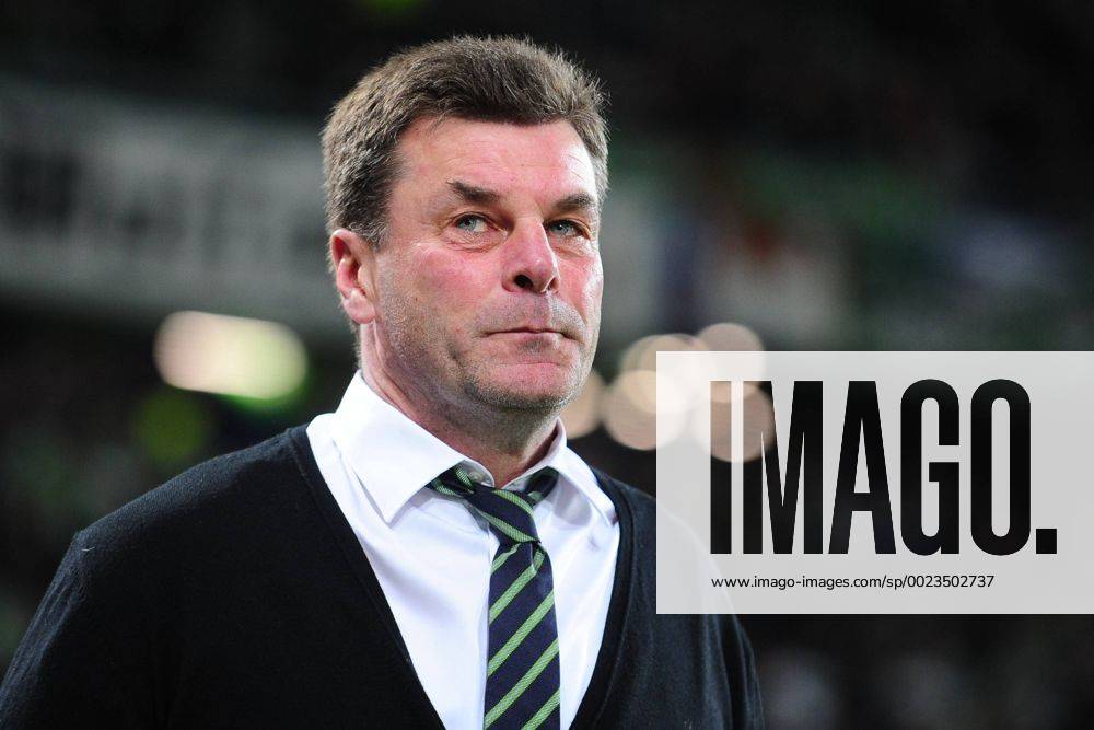 Fussball Champions League Viertelfinale VfL Wolfsburg - Real Madrid am 06.04.2016 in der Volkswagen Arena in Wolfsburg Dieter Hecking ( Trainer Wolfsburg )