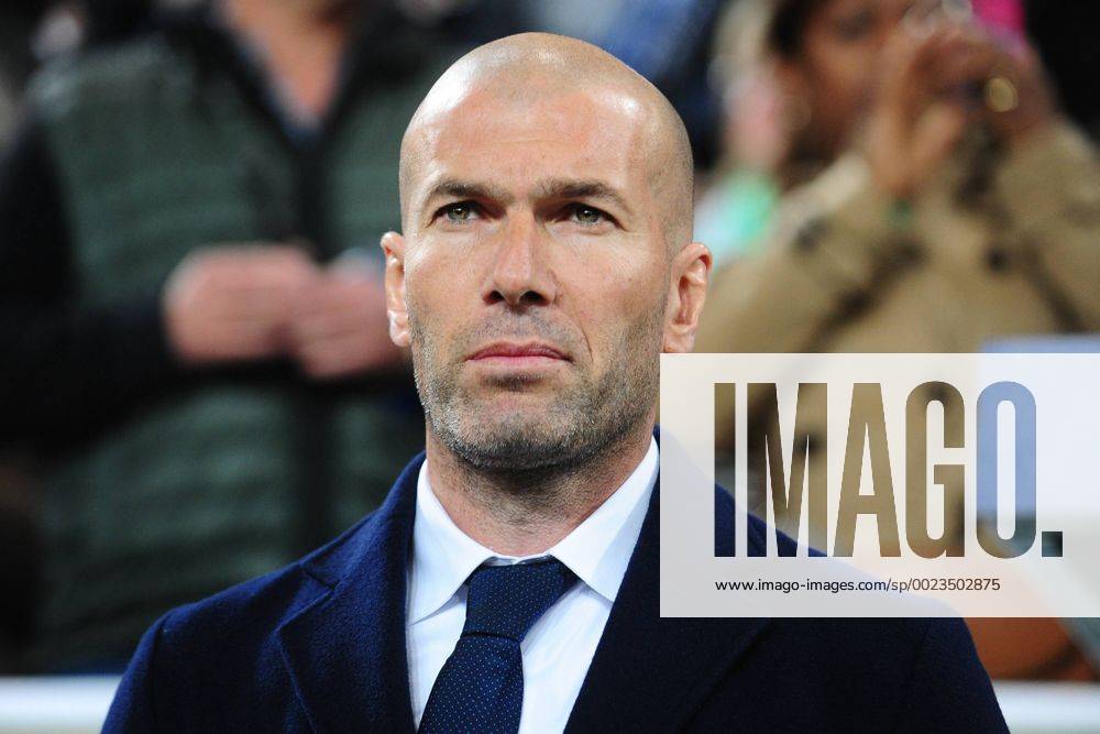 Fussball Champions League Viertelfinale VfL Wolfsburg - Real Madrid am 06.04.2016 in der Volkswagen Arena in Wolfsburg Zinedine Zidane ( Trainer Madrid )