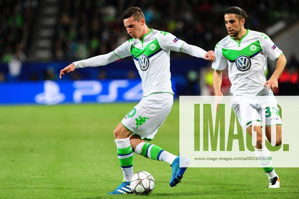 Fussball Champions League Viertelfinale VfL Wolfsburg - Real Madrid am 06.04.2016 in der Volkswagen Arena in Wolfsburg Julian Draxler ( Wolfsburg ), links - Ricardo Rodriguez ( Wolfsburg ), rechts