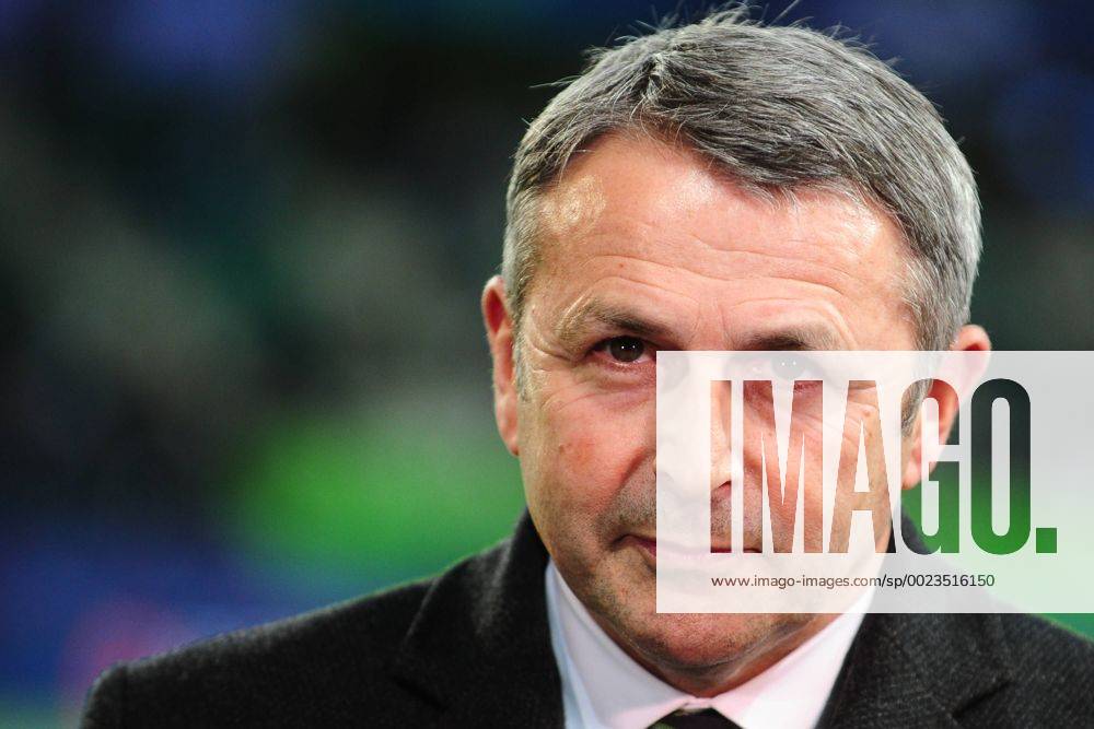 Fussball Champions League Viertelfinale VfL Wolfsburg - Real Madrid am 06.04.2016 in der Volkswagen Arena in Wolfsburg Klaus Allofs ( Manager Wolfsburg )