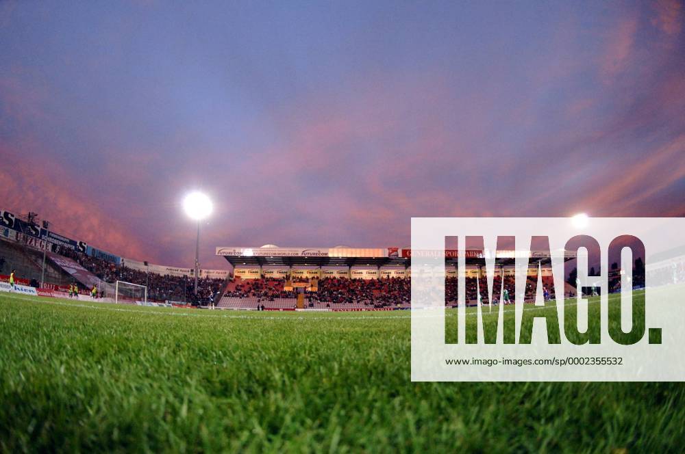Fußball, Stadiongeschichte SpVgg Unterhaching Abenddämmerung über dem Hachinger Generali Sportpark Fußball 2. BL Herren Saison 2006 2007, SpVgg Unterhaching, Haching Totale Generali Sportpark o0 Wolken Unterhaching Fußball 2. BL Herren Saison 2006 2007, SpVgg Unterhaching, Haching Totale Generali Sportpark o0 Wolken Unterhaching