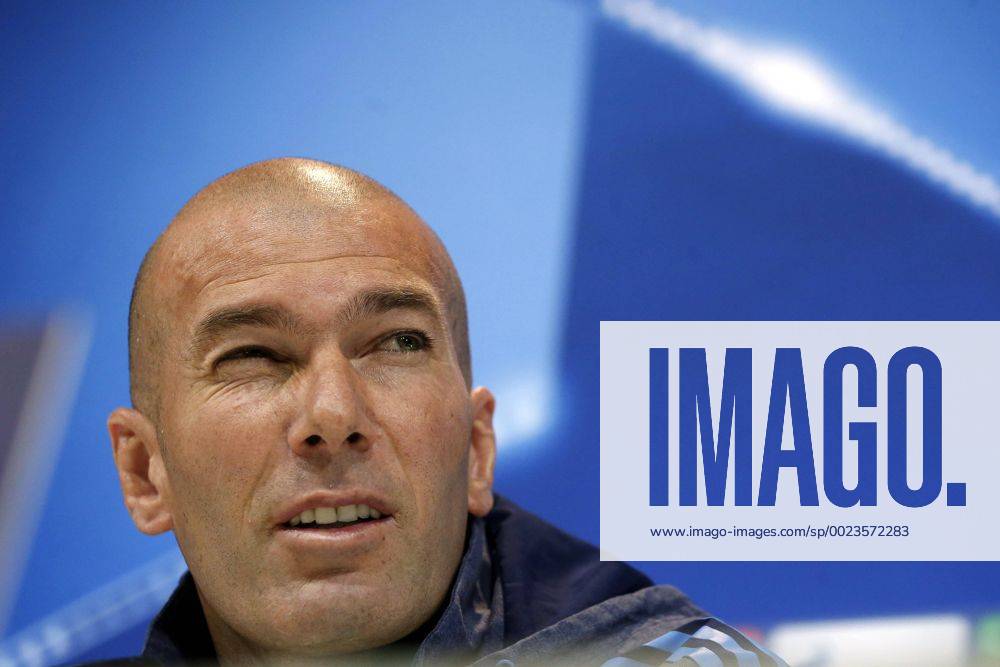 Head coach of Real Madrid, French Zinedine Zidane, holds a press conference PK Pressekonferenz following a training session at the team s sports complex in Valdebebas, Madrid, Spain, 11 April 2016. Real Madrid will face Wolfsburg in a UEFA Champions League quarter final second leg match on 12 April. Real Madrid presser !ACHTUNG: NUR REDAKTIONELLE NUTZUNG! GRA223 20160411-635959816150436030
