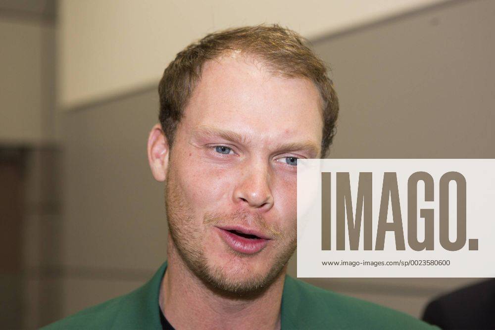 Manchester, Lancashire, UK - Manchester UK. US Masters champion David Willett arrives back in Britain at Manchester Airport this morning after scooping the £1.8M top prize in Augusta. David Willett - ZUMAl94_