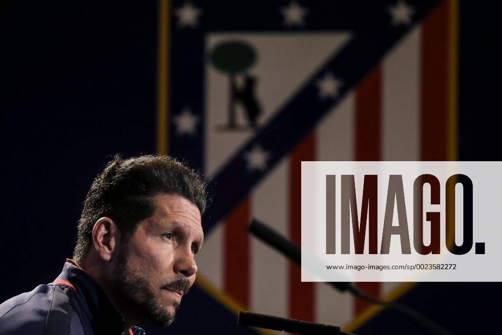 Atletico Madrid s Argentinian head coach Diego Simeone during the press conference PK Pressekonferenz held at Vicente Calderon stadium in Madrid, Spain on 12 April 2016. FC Barcelona Barca will face Atletico Madrid in a Champions League second leg quarter finals soccer match the upcoming 13 April. Atletico Madrid s press conference !ACHTUNG: NUR REDAKTIONELLE NUTZUNG! 20160412-635960842635122622
