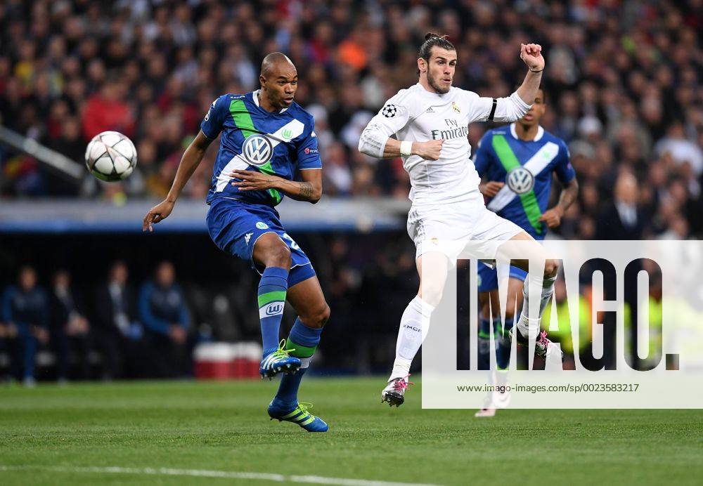 FUSSBALL CHAMPIONS LEAGUE SAISON 2015 2016 VIERTELFINALE RUECKSPIEL Real Madrid - VfL Wolfsburg 12.04.2016 Naldo (li, VfL Wolfbug) gegen Gareth Bale (re, Real Madrid)