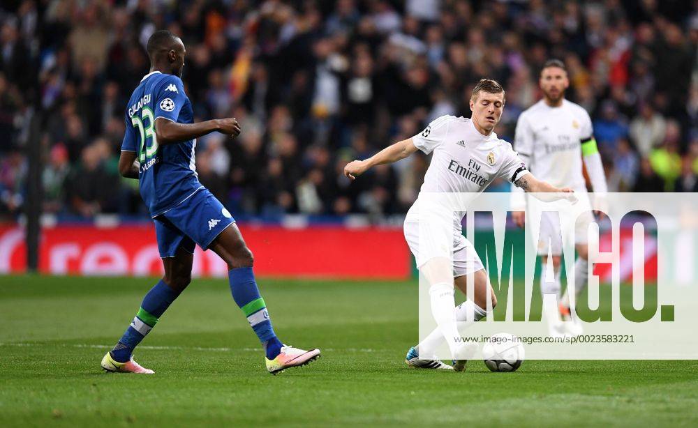 FUSSBALL CHAMPIONS LEAGUE SAISON 2015 2016 VIERTELFINALE RUECKSPIEL Real Madrid - VfL Wolfsburg 12.04.2016 Josuha Guilavogui (li, VfL Wolfsburg) gegen Toni Kroos (re, Real Madrid)