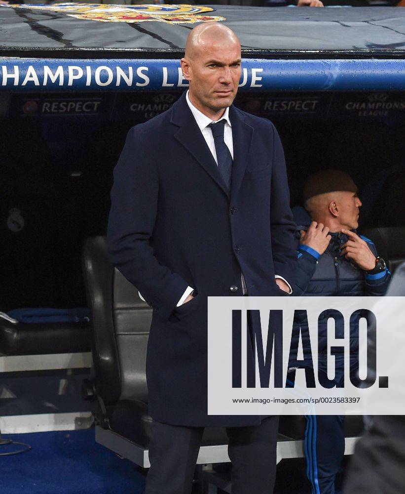 FUSSBALL CHAMPIONS LEAGUE SAISON 2015 2016 VIERTELFINALE RUECKSPIEL Real Madrid - VfL Wolfsburg 12.04.2016 Trainer Zinedine Zidane (Real Madrid)
