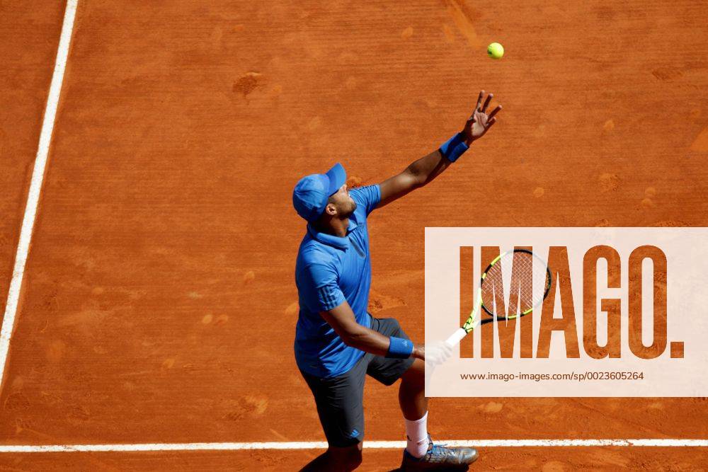 Rolex Monte Carlo Masters Tennis: Jo-Wilfroed Tsonga in action against Roger Federer in the last 8 at the Monte-Carlo Country Club. 15.04.2016: Rolex Monte Carlo Masters Tennis