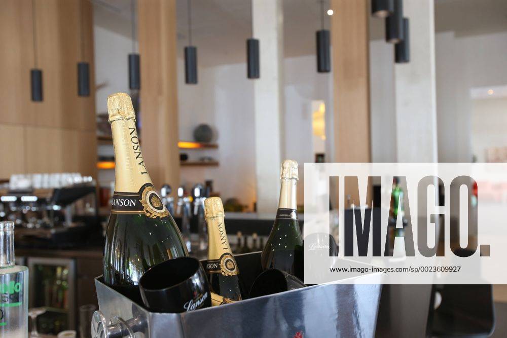 SOCCER - UEFA EURO EM Europameisterschaft Fussball 2016, preview MONTPELLIER,FRANCE,15.APR.16 - SOCCER - UEFA European Championship EM Europameisterschaft 2016 in France, preview, base camp team ITA, Hotel Courtyard by Marriott. Image shows champagne. GEPAxpictures xAndreasxPranter