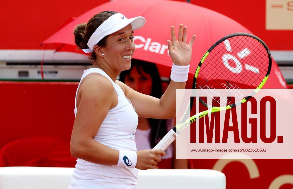 US tennis player Irina Falconi reacts after scoring a point against Argentine Catalina Pella during their quarterfinal match at the Colombian Tennis Open in Bogota, Colombia, 15 April 2016. EFE Leonardo Munoz Colombian Tennis Open !ACHTUNG: NUR REDAKTIONELLE NUTZUNG! BOG201 20160415-635963543139820018