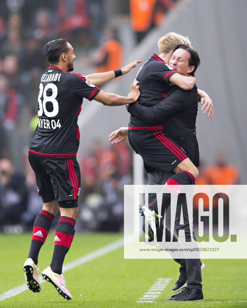 Leverkusen, 16.04.2016, BayArena Torjubel: Karim Bellarabi (Bayer), Kevin Kampl (Bayer), Trainer Roger Schmidt (Bayer) Bayer Leverkusen - Eintracht Frankfurt mm