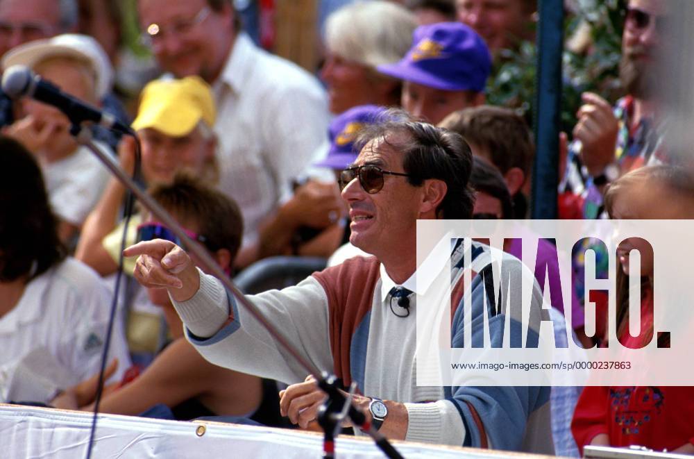 Trainer Gerd Osenberg (Deutschland) gibt Anweisungen Leichtathletik Damen Internationales Hochsprungmeeting 1993, Meeting, Sportfest, Hoch, Hochsprung, Springermeeting Einzelbild Wörrstadt