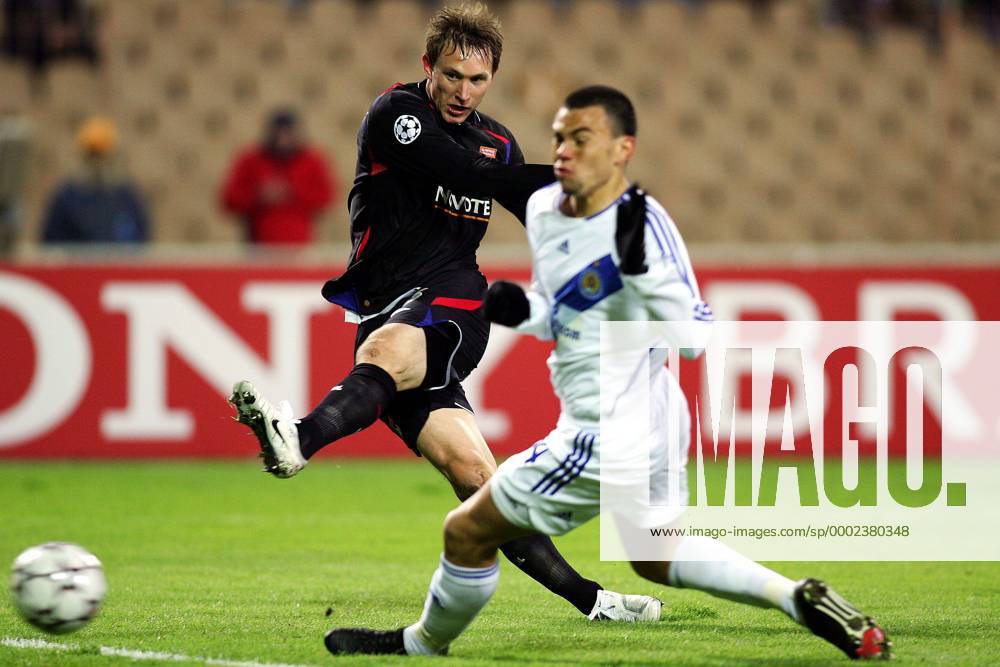 Kim Källström (Lyon, li.) zieht ab - (pan16763) Fußball EC 1 Herren Champions League 2006 2007, Dynamo Kiew - Olympique Lyonnais 0:3, OL, Dinamo Gruppe Kiew Dynamik, Fußball EC 1 Herren Champions League 2006 2007, Dynamo Kiew - Olympique Lyonnais 0:3, OL, Dinamo Gruppe Kiew Dynamik,