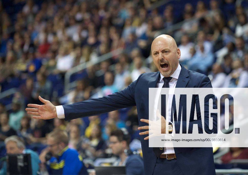 Basketball Berlin 01.05.2016 Beko-BBL 1. Bundesliga Saison 2015 2016 Alba Berlin - Gießen 46ers Sasa Obradovic (Alba Berlin, Trainer)