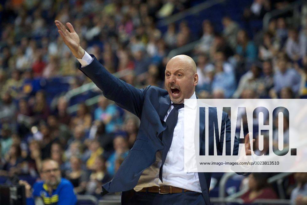 Basketball Berlin 01.05.2016 Beko-BBL 1. Bundesliga Saison 2015 2016 Alba Berlin - Gießen 46ers Sasa Obradovic (Alba Berlin, Trainer)