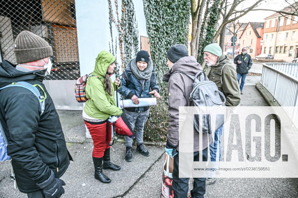 Road blockade of the  uprising of the last generation in Aale, 01 03 2023, Baden Württemberg, Aalen Five climate activists of the group  uprising of the last generation block the Gartenstraße crossing Friedrichstraße in Aalen The group  uprising of the last
