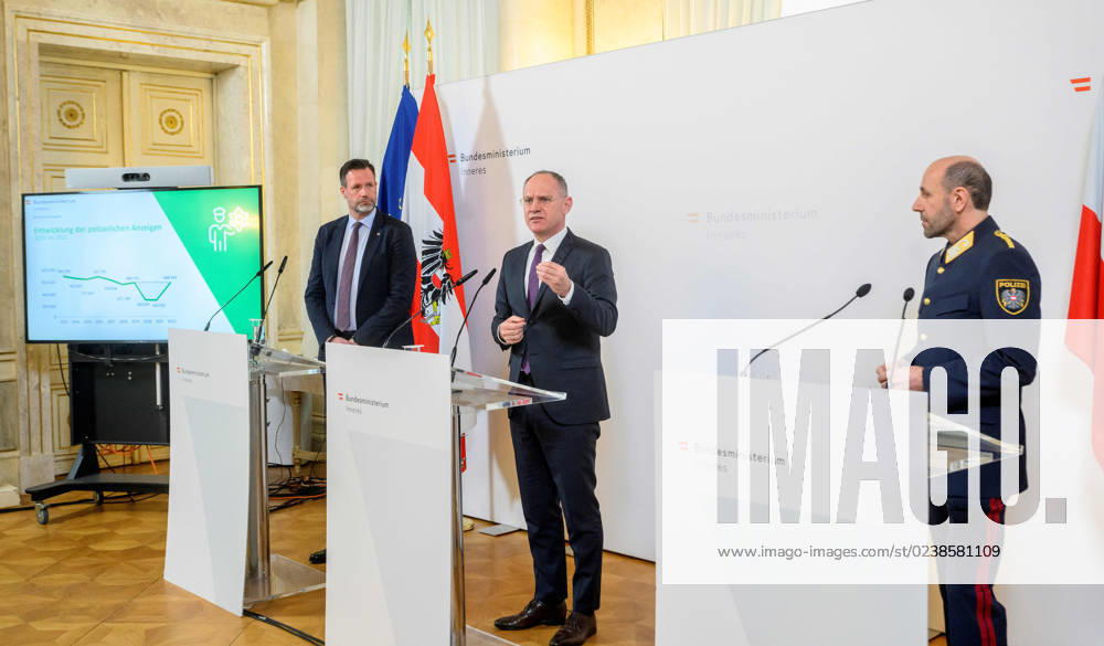 20230306 Praesentation der Kriminalstatistik 2022 WIEN, OESTERREICH - 6. MAERZ: Direktor des Bundeskriminalamtes Andreas Holzer, Innenminister Gerhard Karner (OEVP) und Generaldirektor fuer die oeffentliche Sicherheit Franz Ruf bei der Praesentation der Kriminalstatistik 2022 im Innenministerium am 6. Maerz, 2023 in Wien, Oesterreich. 230306_SEPA_32_021