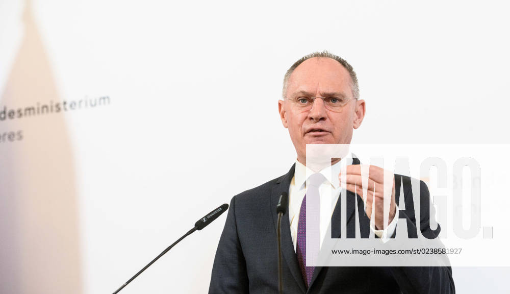 20230306 Praesentation der Kriminalstatistik 2022 WIEN, OESTERREICH - 6. MAERZ: Innenminister Gerhard Karner (OEVP) bei der Praesentation der Kriminalstatistik 2022 im Innenministerium am 6. Maerz, 2023 in Wien, Oesterreich. 230306_SEPA_32_030