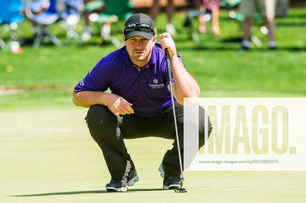 Golfer Steve Wheatcraft makes a read on his putt on the fifth green during the Wells Fargo Championship on Friday, May 6, 2016 at Quail Hallow Country Club in Charlotte, NC. David Grooms CSM PGA Golf Herren 2016: Wells Fargo Championship MAR 6 - ZUMAc04_