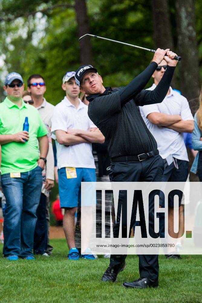 Golfer Martin Piller hits a flop shot from well left of the 5th green during the Wells Fargo Championship on Friday, May 6, 2016 at Quail Hallow Country Club in Charlotte, NC. David Grooms CSM PGA Golf Herren 2016: Wells Fargo Championship MAR 6 - ZUMAc04_