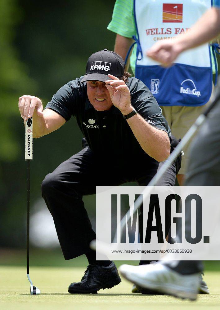 Charlotte, NC, USA - Phil Mickelson looks to get a quick look at his line on the ninth green during second round action of the Wells Fargo Championship at Quail Hollow Club on May 6, 2016 in Charlotte, N.C. Mickelson finished the round at -5. Wells Fargo Championship - ZUMAm67_