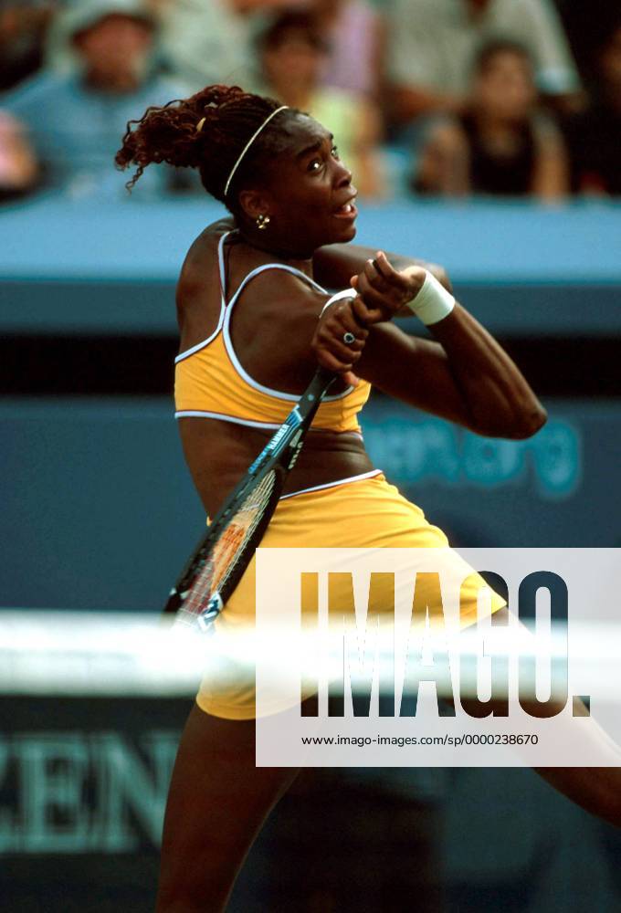 Venus Williams (USA) - beidhändige Rückhand Tennis Damen US Open 2000, Grand Slam, WTA-Tour, Hartplatz, Hardcourt, Hartplatzturnier, Hartplatztennis Einzelbild Flushing Meadow New York Dynamik,