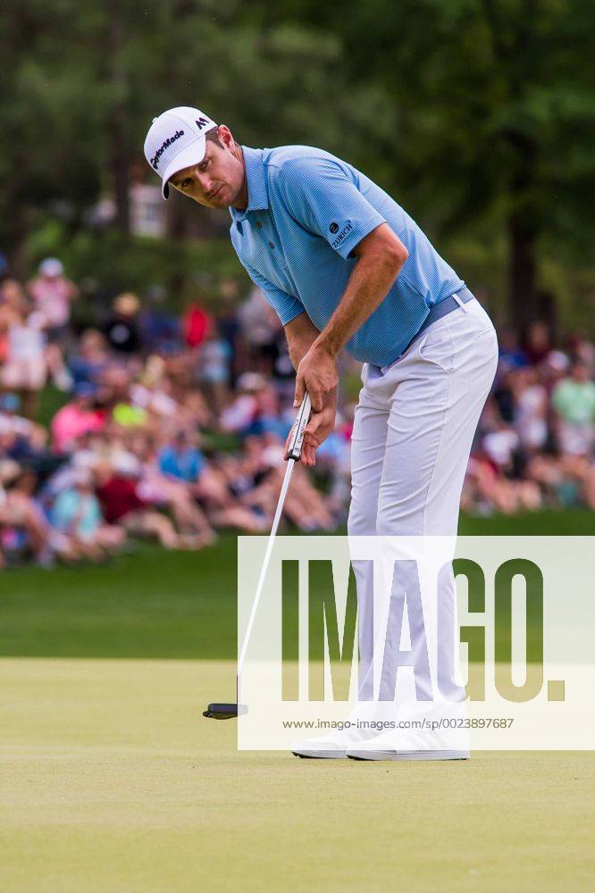 Justin Rose watches his putt on the 18th green during the Wells Fargo Championship on Sunday, May 8, 2016 at Quail Hallow Country Club in Charlotte, NC. David Grooms CSM PGA Golf Herren 2016: Wells Fargo Championship MAR 8 - ZUMAc04_