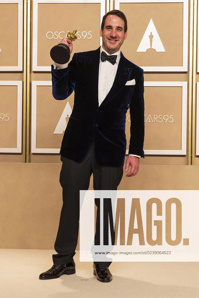 James Friend poses with his Oscar for Best Cinematography for the film All Quiet On The Western Front , in the press room of the 95th edition of the Academy Awards ceremony, at the Dolby Theater in Hollywood, USA, 12 March 2023. 95th edition of the Academy Awards in Hollywood !ACHTUNG: NUR REDAKTIONELLE NUTZUNG!