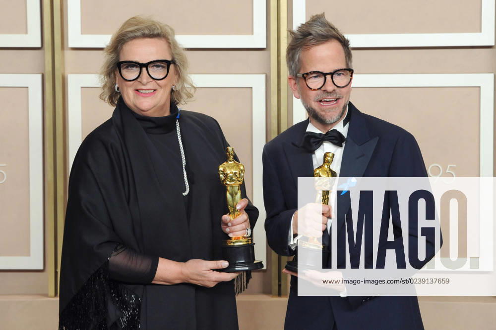 Ernestine Hipper and Christian M Goldbeck with Oscars for Best Production Design on In the West Nothing New in the Press Room at the 2023 95th Annual Academy Awards at Hollywood Highland Center Los Angeles, 12 03 2023. Foto:xD.xBedrosianx xFuturexImage