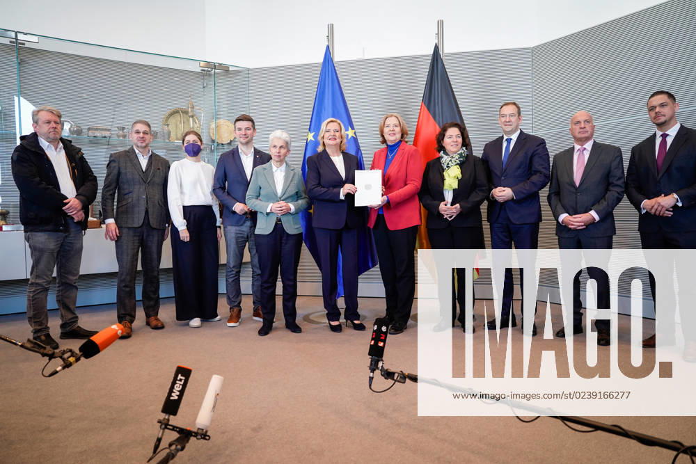 Handing over of the annual report 2022 of the defense commissioner in the German Bundestag Current,14 03 2023, Berlin, group picture at the handing over of the annual report 2022 by Eva Hoegl, defense commissioner to the Bundestag president Baerbel Bas in the German Bundestag Berlin Berlin Germany
