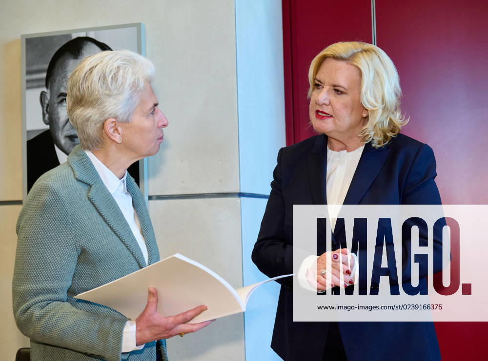 Wehrbericht 2022 Marie Agner Strack Zimmermann Eva Högl Germany, Berlin, 14 03 2023 The Defense Commissioner of the German Bundestag, Eva Högl, hands over the Annual Report 2022 to the President of the Bundestag, Bärbel Bas An up-to-date inventory of a list of shortcomings of the Bundeswehr