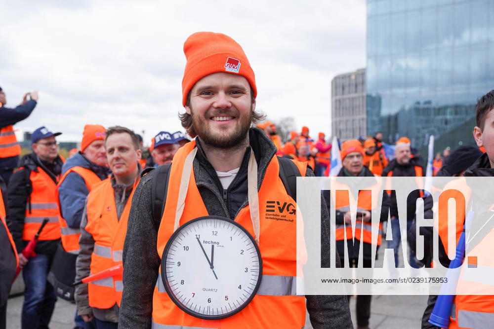 Berlin, Germany 14 March 2023 demonstration of the EVG in front of the Berlin central station Enzelner demonstrator with a clock 5 to 12 Federal Chancellery Berlin