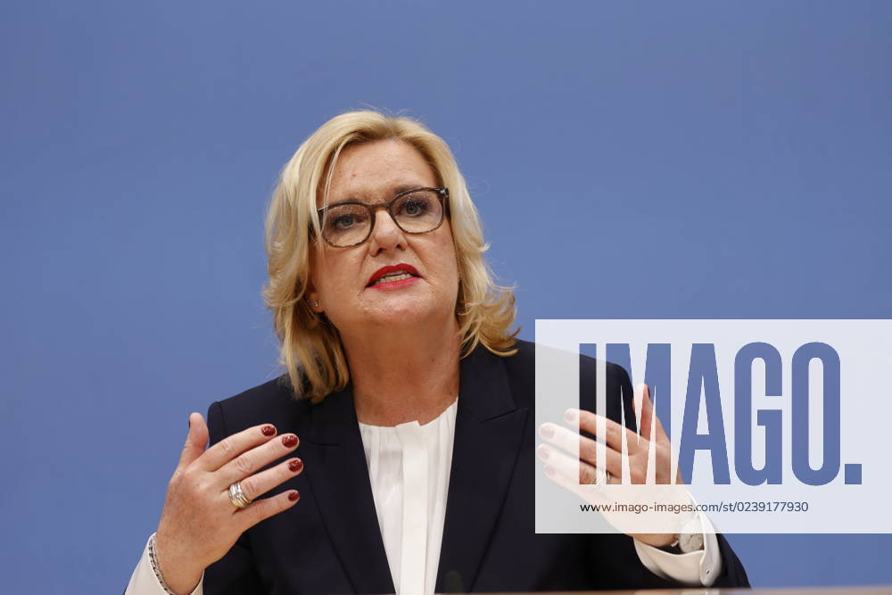 Eva Högl, Commissioner for the Armed Forces of the German Bundestag, Germany, Berlin, Federal Press Conference, Topic Presentation of the Annual Report 2022