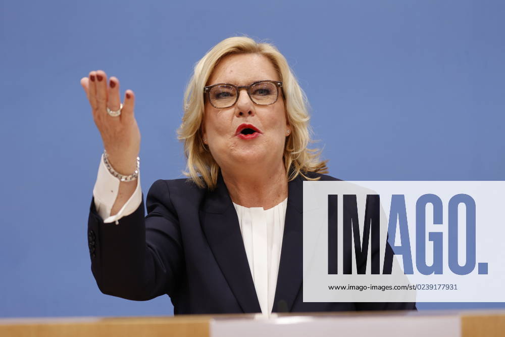 Eva Högl, Commissioner for the Armed Forces of the German Bundestag, Germany, Berlin, Federal Press Conference, Topic Presentation of the Annual Report 2022