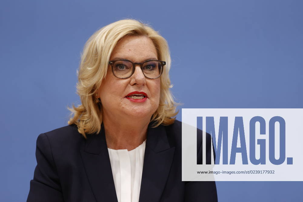 Eva Högl, Commissioner for the Armed Forces of the German Bundestag, Germany, Berlin, Federal Press Conference, Topic Presentation of the Annual Report 2022