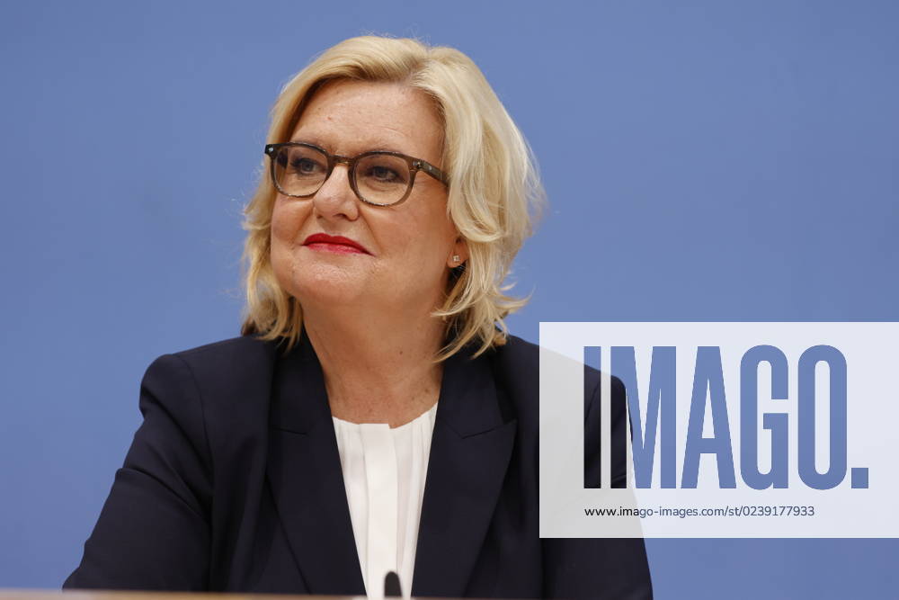 Eva Högl, Commissioner for the Armed Forces of the German Bundestag, Germany, Berlin, Federal Press Conference, Topic Presentation of the Annual Report 2022